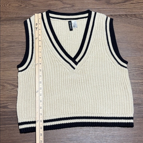 H&M Beige and Black Knit Sweater Vest - Picture 6 of 6
